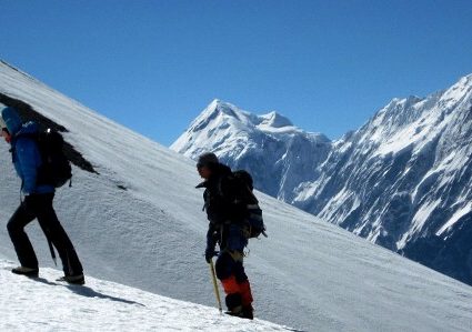 वसन्तयामको धौलागिरि हिमाल आरोहण सुरु, पहिलो दिन नौ जनाद्वारा आरोहण