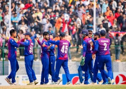 नेपाल र यूएई भिड्दै