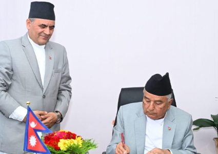 सरकारद्वारा दुई अध्यादेश जारी गर्न राष्ट्रपतिलाई सिफारिस