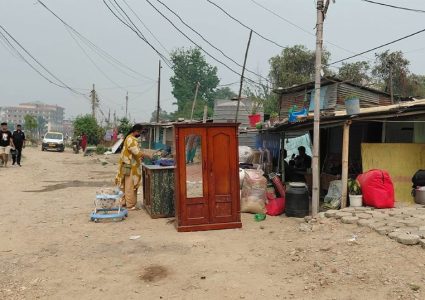 थापाथलीको सुकुमवासी बस्ती खाली गर्न सुरु