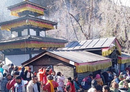 नयाँ वर्षमा बाह्र हजार बढीले गरे मुक्तिनाथको दर्शन