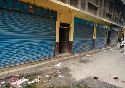केरा अभावमा कुलेश्वर फलफूल बजारका सटर बन्द