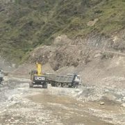 बिपी राजमार्ग अवरुद्ध भए आधा घण्टामै खुलाउने सरकारी दाबी