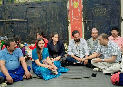 दलित युवाको मृत्यु : सिन्धुली प्रशासनअघि धर्नामा रास्वपा सांसद