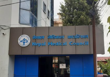 विदेशी नागरिकता लिने १७ डाक्टरको नाम दर्ता किताबबाट हटाइयो