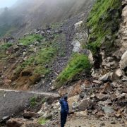 पहिरोका कारण बेनी–जोमसोम सडक अवरुद्ध