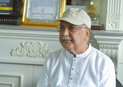 निर्वाचनपछि पहिलोपटक सार्वजनिक कार्यक्रममा सहभागी हुँदै ओली