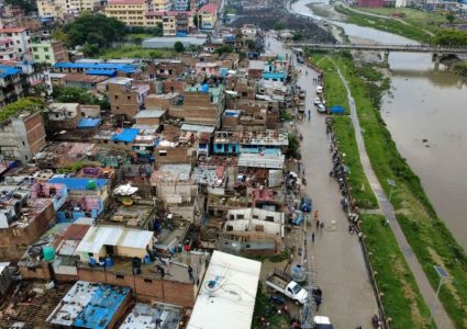 मनोहरा नदीले धार परिवर्तन गर्दा सरेको ११५ रोपनी जग्गा मिलाउँदै कामपा