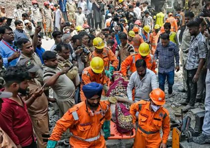 दिल्लीमा चार तले भवन भत्किँदा ज्यान गुमाउनेको संख्या ६ पुग्यो