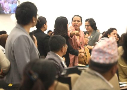 संसद्‌मा आशिका आक्रोशित, रास्वपाका सांसदले बाहिर लगे