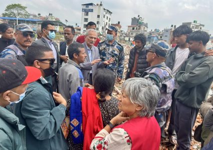 बालेनलाई बाबुरामको सुझाव- डोजरले समस्या समाधान हुँदैन, पहिले पुनर्स्थापना गर्नुपर्छ