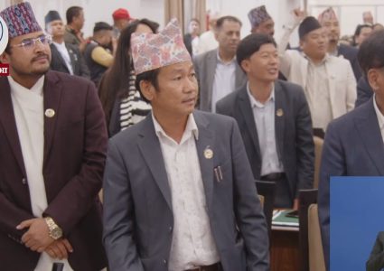 विपक्षी सांसदले संसद्‌मै मागे प्रधानमन्त्रीको राजीनामा