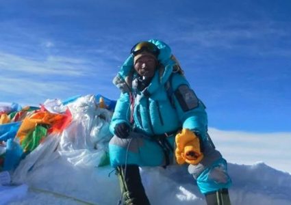 आफ्नै रेकर्ड तोड्दै कामीरिता ३२औँ पटक सगरमाथाको शिखरमा