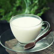 राती सुत्नु अघि दुध पिउनुका फाइदा