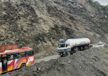 नारायणगढ-मुग्लिन खण्डमा पहिरो रोक्न ठेक्का आह्वान