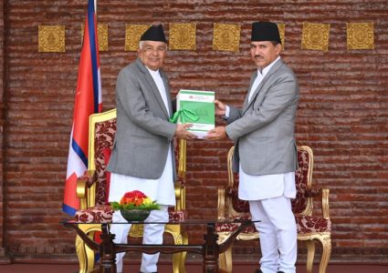 राष्ट्रपतिसमक्ष महालेखापरीक्षकको प्रतिवेदन पेश