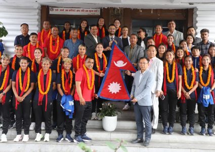 साफ खेल्ने महिला फुटबल टोलीको बिदाइ
