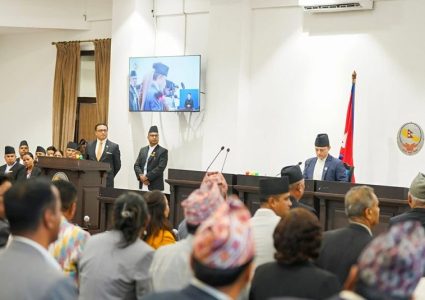 प्रधानमन्त्रीको राजीनामा माग्दै प्रतिनिधि सभामा हंगामा, बैठक १५ मिनेटका लागि&hellip;
