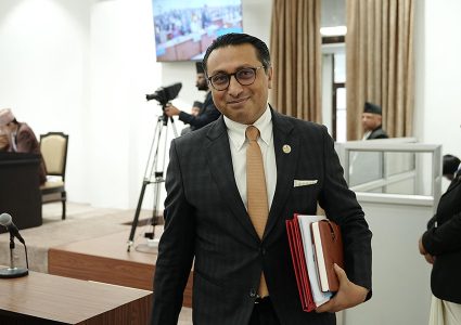 ३० वर्ष काम गरेका कर्मचारीलाई अवकाश दिँदै सरकार, बजेटमा घोषणा हुने
