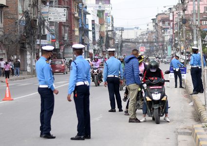 ट्राफिक कारबाहीबाट २४ घण्टामा २७ लाख ३६ हजार राजस्व संकलन
