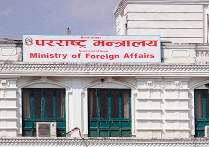 राजदूत छनोटमा भीड: १३ देशका लागि झन्डै ४ हजार आवेदन