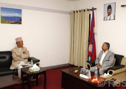 उपराष्ट्रपति यादवसँग कोशी प्रदेश प्रमुख खापुङको भेट