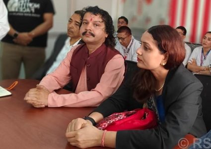 मन्त्री मेहताद्वारा बकुलहर रत्ननगर अस्पतालको निरीक्षण