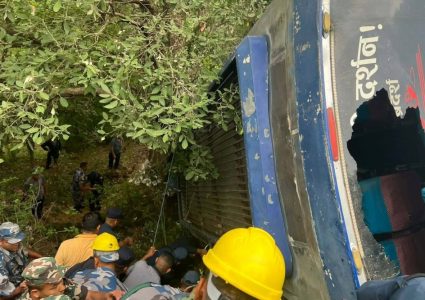बैतडीमा बस दुर्घटना : एकजनाको मृत्यु, १० घाइते