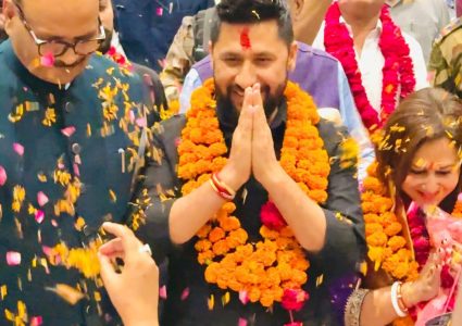 भारत भ्रमणबारे राष्ट्रपति पौडेललाई जानकारी गराउँदै रवि लामिछाने
