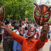 सामाजिक सञ्जालमा २ करोडभन्दा बढी फलोअर्स कमाएको ‘कक्रोच जनता पार्टी’ सडकमा, भारतभर युवा आन्दोलन चर्कियो