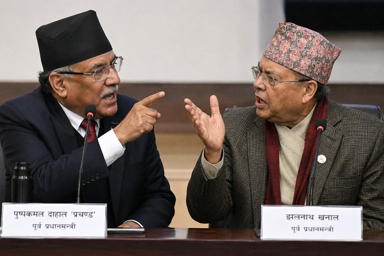 झलनाथ खनालद्वारा प्रचण्डलाई ‘लेटर बम’