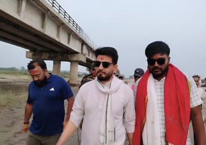 १५ वर्षदेखि अलपत्र कमला पुलको मन्त्री लम्सालले गरे निरीक्षण