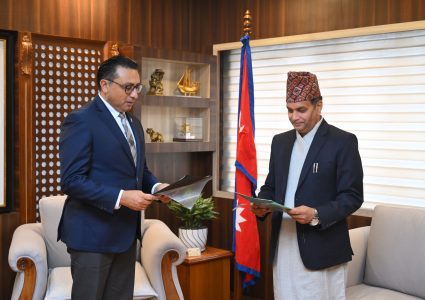 लगानीकर्ताको हितमा इमानदारीपूर्वक काम गर्न नवनियुक्त बोर्ड अध्यक्ष भट्टलाई अर्थमन्त्रीको&hellip;
