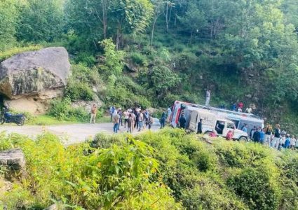 बाजुरामा बस दुर्घटना, २४ जना घाइते