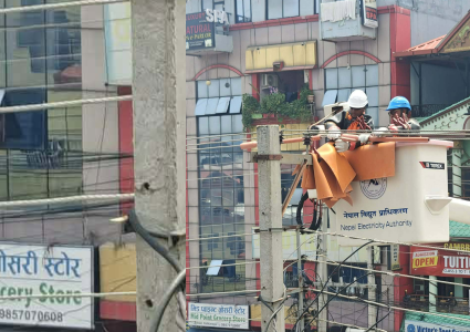 नेपाल विद्युत प्राधिकरणमा नयाँ प्रयोगको थालनी, अब चालु लाईनमै मर्मत&hellip;