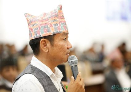 मन्त्रालयगत छलफलमा रक्षा मन्त्रीलाई बोलाउन हर्क साम्पाङको माग
