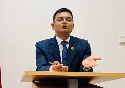प्रहरी हिरासतबाट छुटेको भोलिपल्टै कारबाही: सचिव कृष्णहरि पुष्कर जिम्मेवारीविहीन
