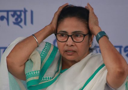 कांग्रेसमा विद्रोह: ममता बनर्जीलाई अध्यक्ष पदबाट हटाइयो, पार्टीमाथिको नियन्त्रण गुम्दै