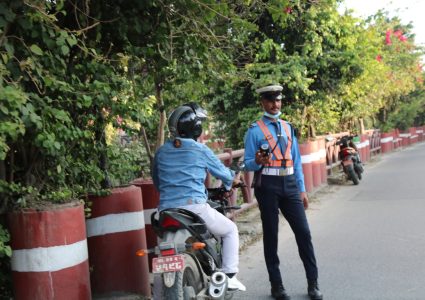 ट्राफिक कारबाहीमा एकैदिन १८ लाख ८१   हजार राजस्व सङ्कलन
