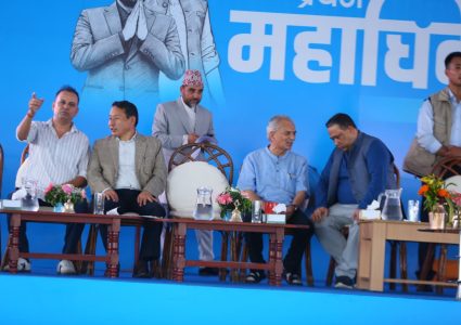 रास्वपा महाधिवेशनमा पुगे बाबुराम र वर्षमान