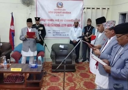 नेपाली कांग्रेसको असन्तुष्ट टोली सुदूरपश्चिम सरकारमा, मन्त्रीहरूले लिए शपथ