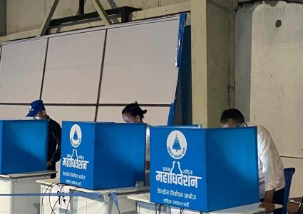 रास्वपा महाधिवेशनमा मतदान शुरु, व्यवस्थापन भद्रगोल भएकोमा प्रतिनिधिको असन्तुष्टि