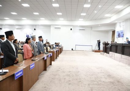 विपक्षीको विरोधपछि बैठक कक्ष पुनर्संरचना, सभामुख–सांसद दूरी बढाइयो