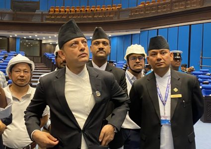 संसद् भवन निर्माणमा भएको ढिलाइप्रति सभामुखको चेतावनी : ‘अब हरेक दिन एक करोड जरिवाना तिराइन्छ’