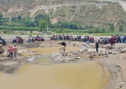 वर्षामा बिपी राजमार्ग : अवरुद्ध भए आधा घण्टामै खुलाइने