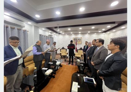 शिक्षामन्त्रीद्वारा विश्वविद्यालयका नवनियुक्त उपकुलपतिको शपथ