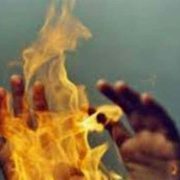 सर्लाहीमा पनि एक युवकले गरे आत्मदाह प्रयास, हेलिकप्टरबाट काठमाडौं ल्याइँदै