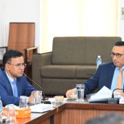 राजस्व लक्ष्य प्राप्तिको तयारी बुझ्न अर्थमन्त्री डा.स्वर्णिम वाग्ले आन्तरिक राजस्व विभागमा