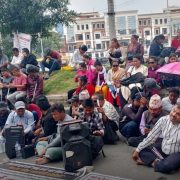‘दान होइन, काम चाहियो’ : जीविकोपार्जनको अधिकार माग्दै दृष्टिविहीनहरू ९ दिनदेखि माइतीघरमा धर्नामा
