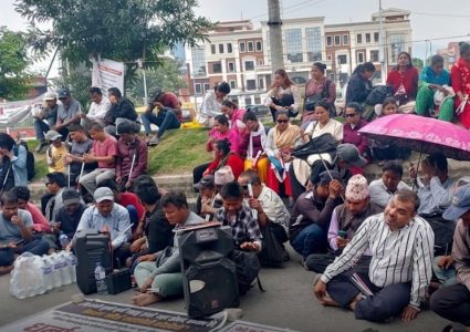 ‘दान होइन, काम चाहियो’ : जीविकोपार्जनको अधिकार माग्दै दृष्टिविहीनहरू ९&hellip;